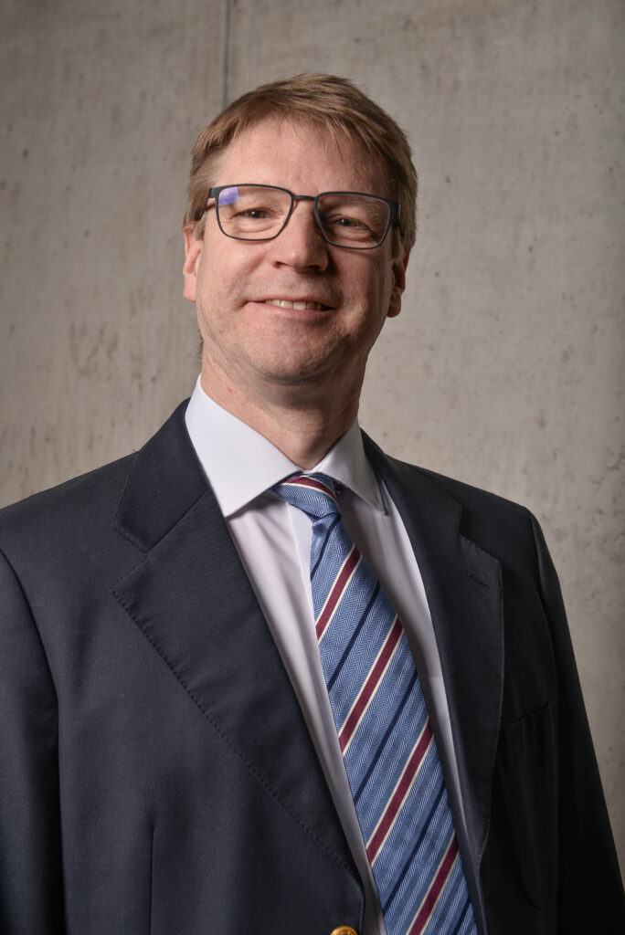 Porträt von Patentanwalt Philipp Wetzel – Experte für Patentrecht, Markenrecht und gewerblichen Rechtsschutz