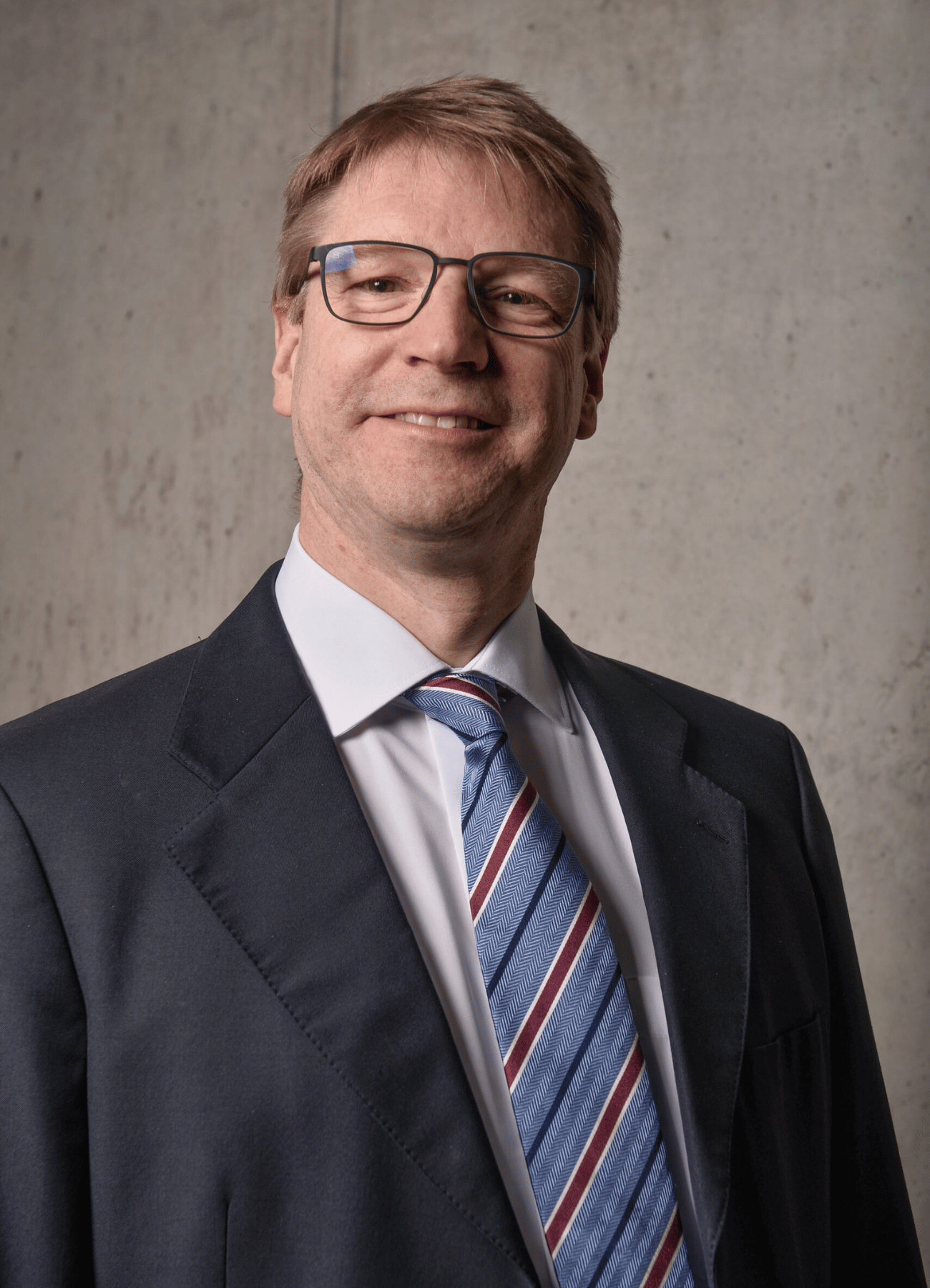 Porträt von Patentanwalt Philipp Wetzel – Experte für Patentrecht, Markenrecht und gewerblichen Rechtsschutz